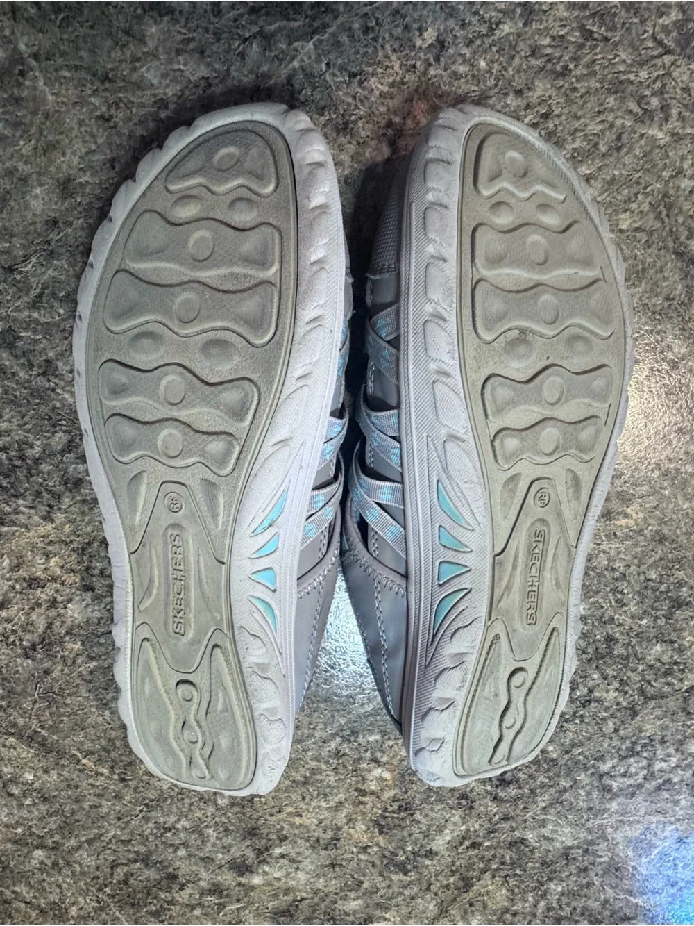 Women’s Skechers Reggae Fest Dory Slip On Walking Shoes - Size 8.5